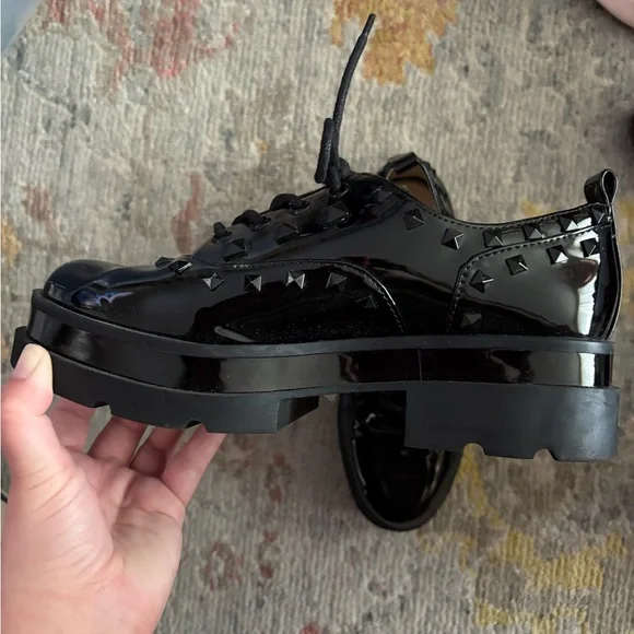 Jessica Simpson studded  shiny faux leather chunky loafers - Picture 3 of 3